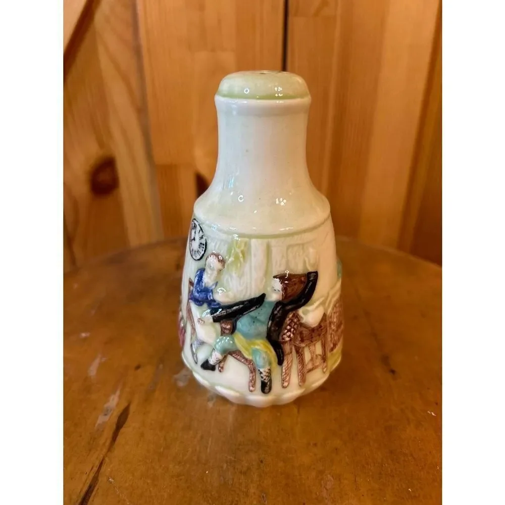 Vintage Porcelain Relief Design Salt Shaker Read (5009)